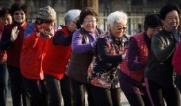 热点爆料老人跳舞视频,舞动夕阳，活力无限