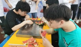 同学们免费吃瓜,同学们共享欢乐时光